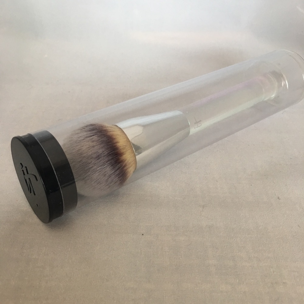 It Cosmetics Brush